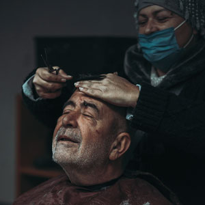 a homeless man receives a shave and haircut. (Credit Rogić Vladimir)