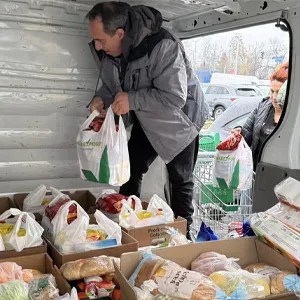 Food parcels for families in Serbia